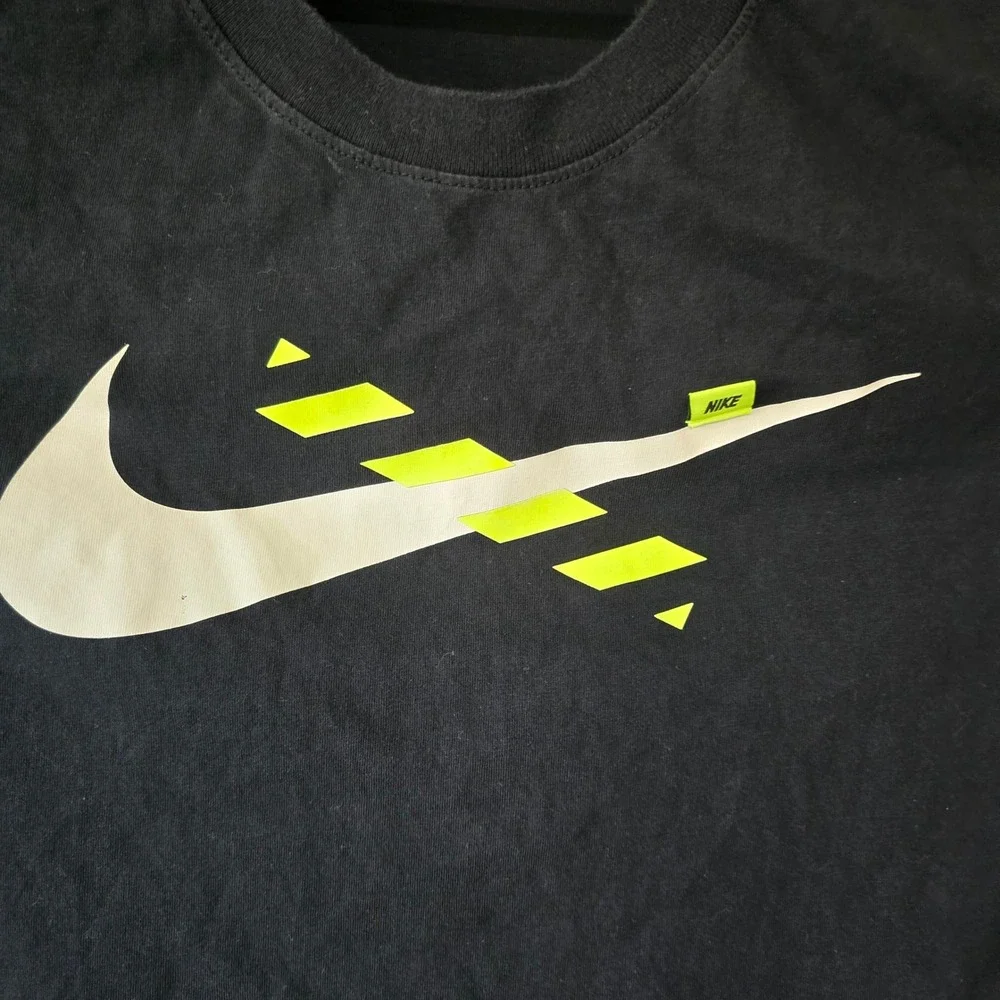 Nike The Nike Tee Swoosh Logo Graphic T-Shirt Black Neon‎ Trim XL